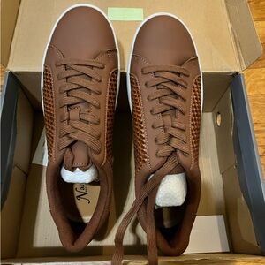 Brand new Natural Reflections brown leather sneakers
